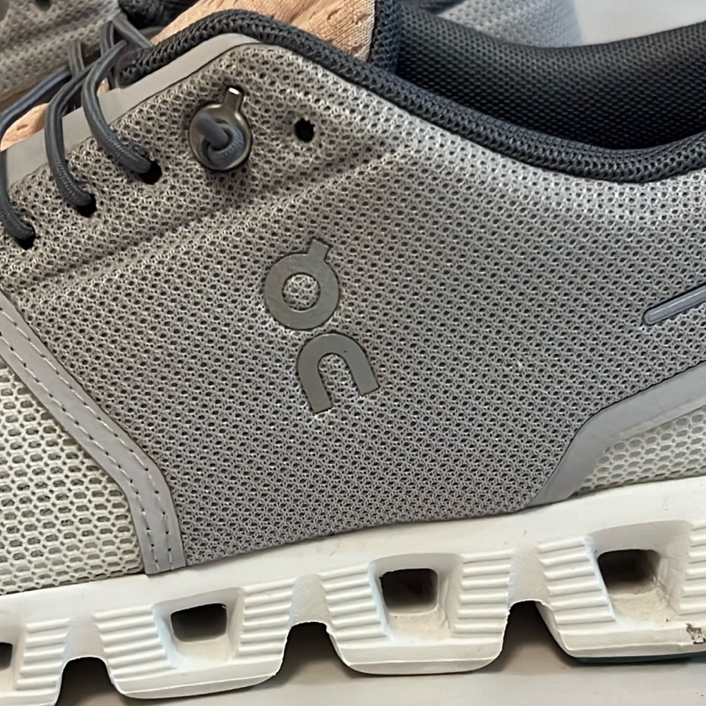 On Cloud 5 grey/white/peach – LIKE NEW - Picture 13 of 16